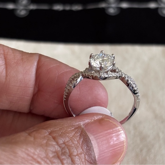 Elegant Silver  Twisted Moissinite Band Ring Size 8